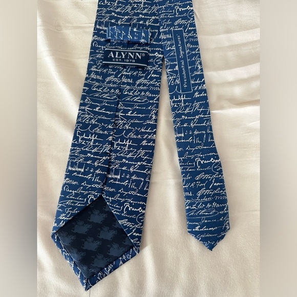 Presidential Signatures Tie - Brand Alynn - Picture 3 of 7